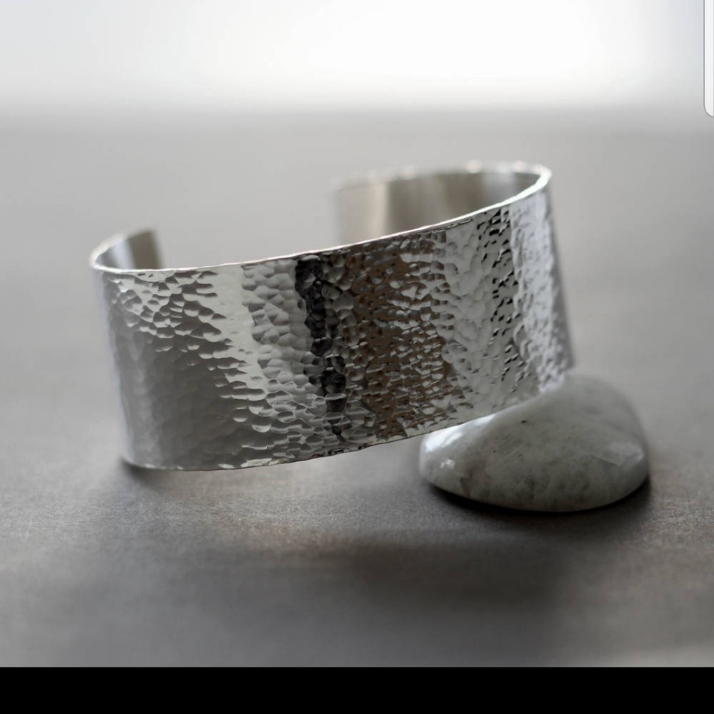 EXPRESS hammered metal silver cuff bracelet